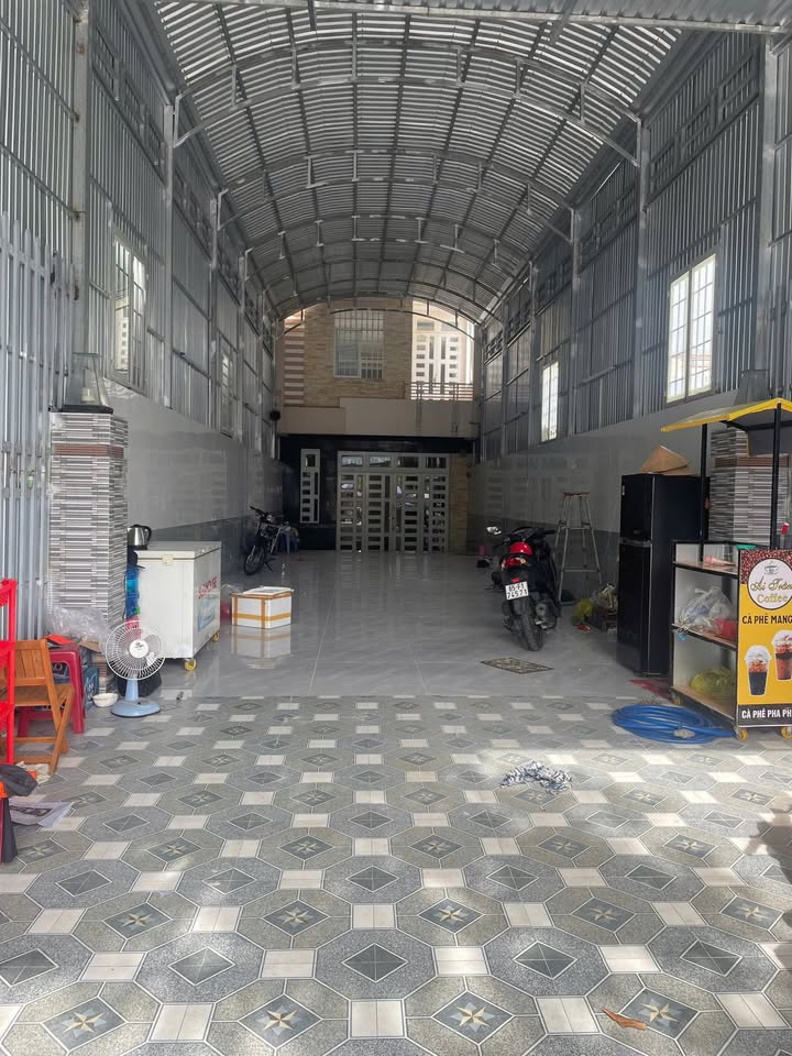 Nhà nguyên căn mặt tiền QL91 Thốt Nốt 100m² giá 10 triệu - Kinh doanh thuận lợi!