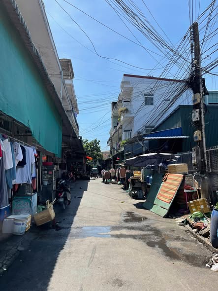 Nhà 1 trệt 2 lầu + 11 phòng trọ tại Dĩ An 124m² giá 5.3 tỷ - Đầu tư sinh lời ổn định!