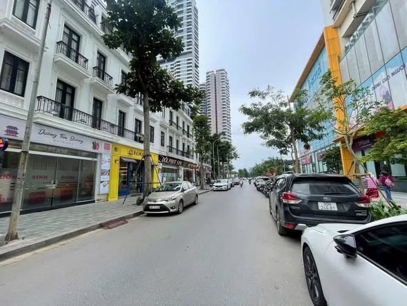 Bán gấp Townhouse 120m² tại Xuân Đỉnh, Bắc Từ Liêm - Giá 78,8 tỷ, cơ hội đầu tư đẳng cấp!