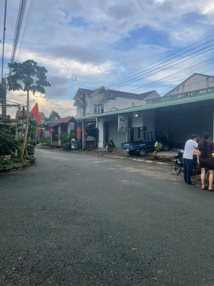 Nhà và 4 phòng trọ tại Quốc lộ 51, xã An Phước, 300m² giá 3.9 tỷ - Cơ hội đầu tư tuyệt vời!