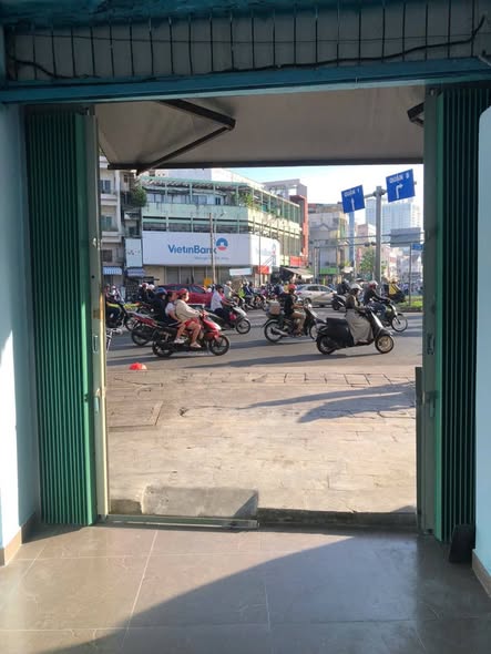 Nhà mặt tiền Vạn Kiếp, Chợ Lớn 27m² giá 15 triệu - Kinh doanh sầm uất!