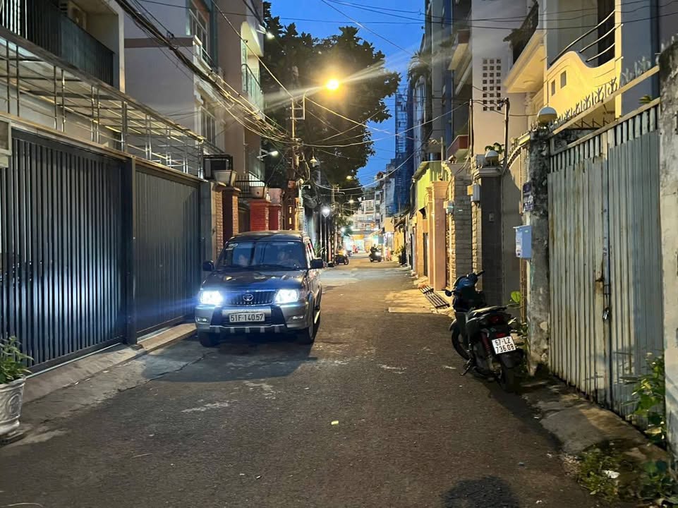 Nhà hxh Thành Thái, Quận 10 94m² giá 24.8 tỷ - Đầu tư sinh lời cao!