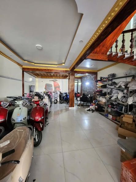 Mặt tiền kinh doanh Ngô Gia Tự 180m² giá 12.5 tỷ - Lưu lượng khách khủng!