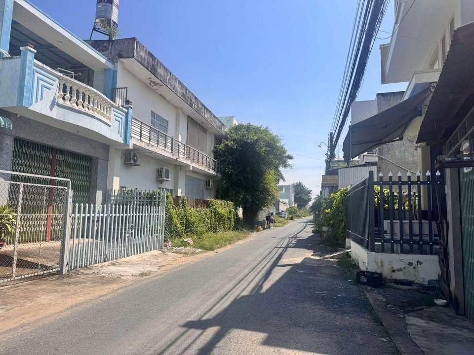 Nhà cấp 4 đường Bờ Tây, Châu Đốc, 75m² chỉ 1.58 tỷ - Sẵn sàng vào ở!