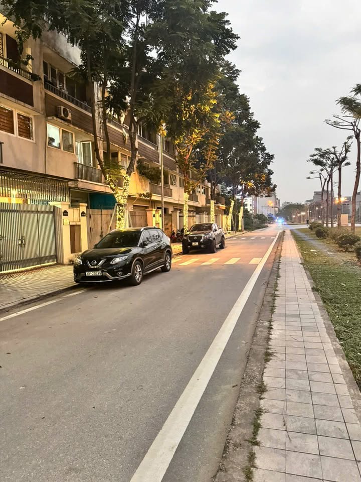 Cho thuê nhà liền kề KĐT An Hưng 4 tầng - Địa điểm lý tưởng cho văn phòng và gia đình!