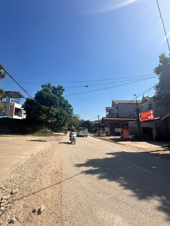 Nhà hai mặt tiền Quốc lộ 17, Xuân Lương, Yên Thế 102m² giá nhỉnh 2 tỷ - Kinh doanh thuận lợi!