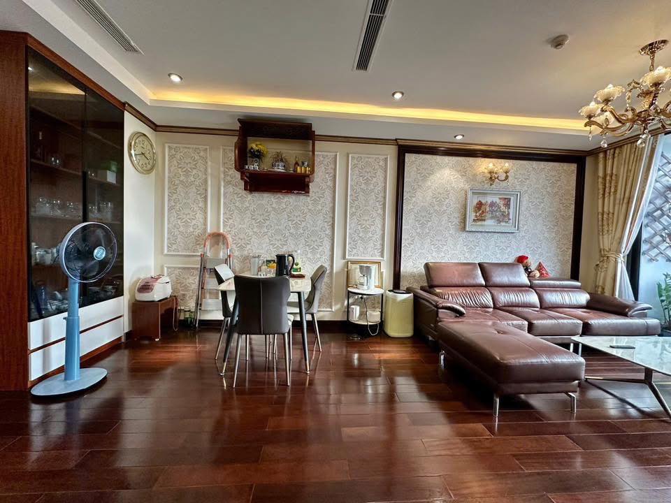 Căn hộ HC GONLDEL 319 Hồng Tiến 3PN giá 18 triệu - Full nội thất cao cấp, sẵn sàng vào ở!