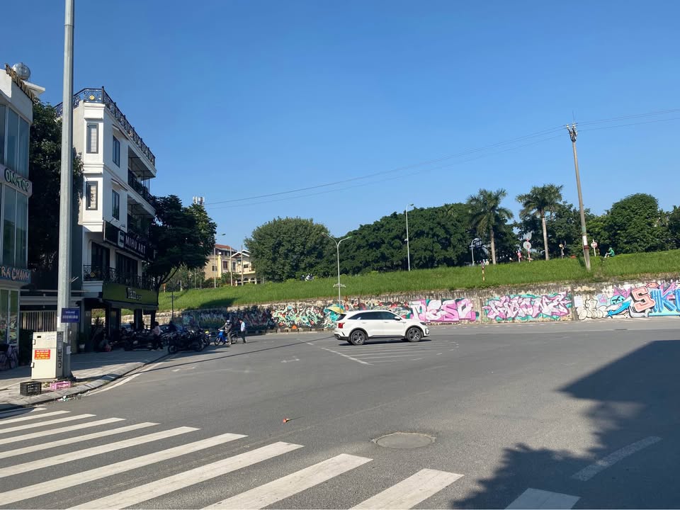 Cho thuê nguyên căn mặt phố Gia Thượng, Long Biên 90m² giá 25 triệu - Kinh doanh mọi mặt hàng!