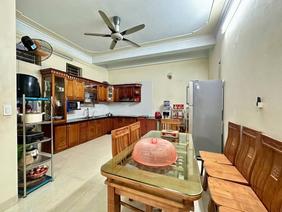 Nhà riêng Dịch Vọng Hậu 40m² giá 9 tỷ - Lô góc thoáng sáng, dân xây!