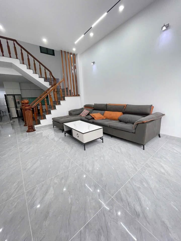 Nhà 2 tầng đẹp đường Võ Văn Ngân, 100m² giá 7 tỷ - Sẵn sàng vào ở!