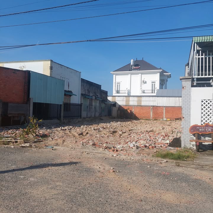 Đất thổ cư Ninh Lợi, Tây Ninh 348m² giá 696 triệu - Vị trí đẹp, giao thông thuận lợi!