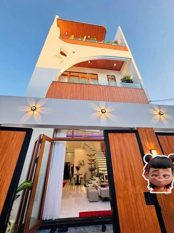 Nhà 3 tầng đường Lê Đình Kỵ, Đà Nẵng 65m² giá 4 tỷ - Thiết kế hiện đại, đầy đủ nội thất!