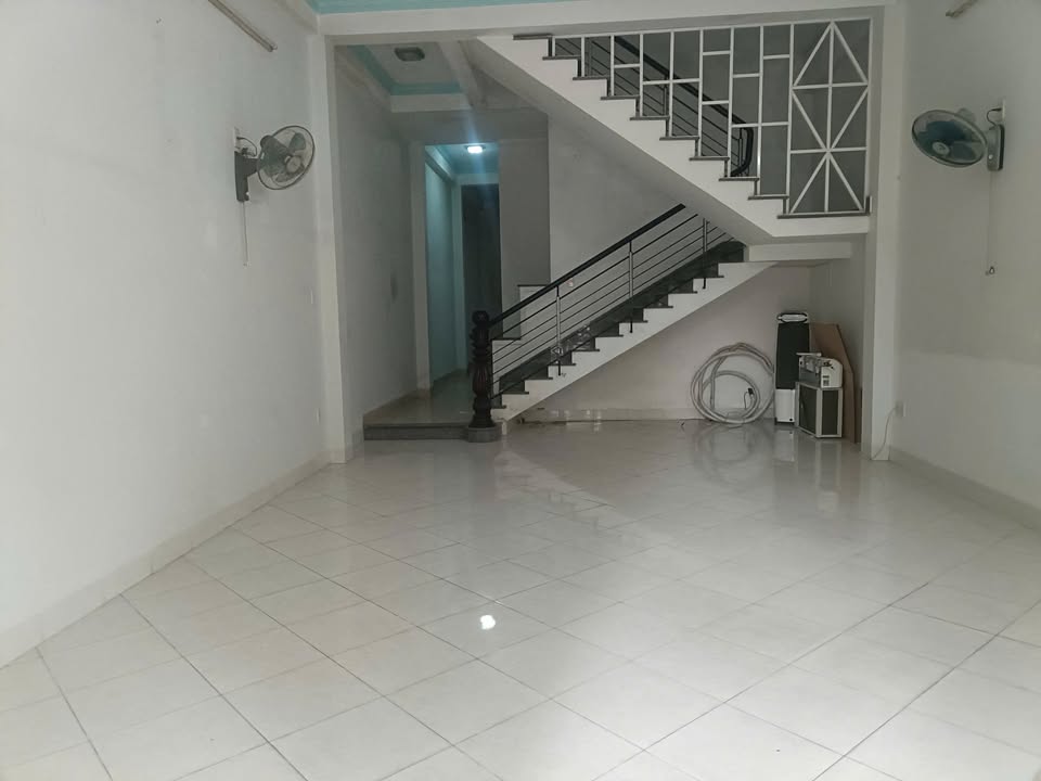 Nhà mặt tiền 2 tầng đường Lý Nhân Tông, Hòa Cường 90m² - Giá chỉ 12 triệu/tháng!