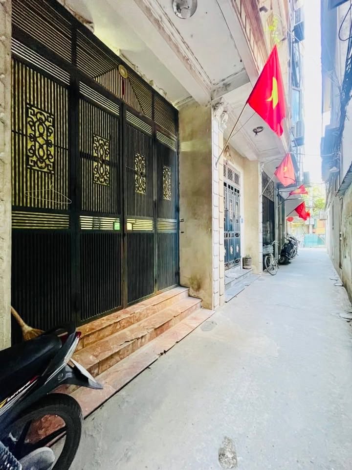 Nhà phố Xuân Đỉnh 22m² giá 5 tỷ - Sổ đỏ chính chủ, ô tô tránh nhau!