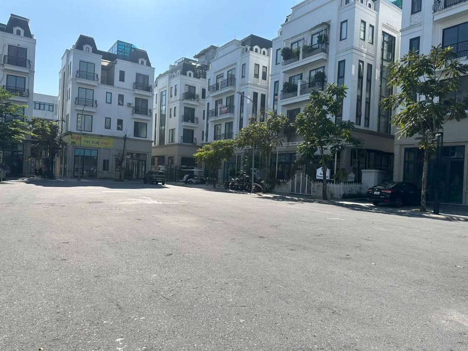 Liền kề C14 Phúc Đồng 104.9m² giá 36.5 tỷ - Đầu tư sinh lời tuyệt vời!