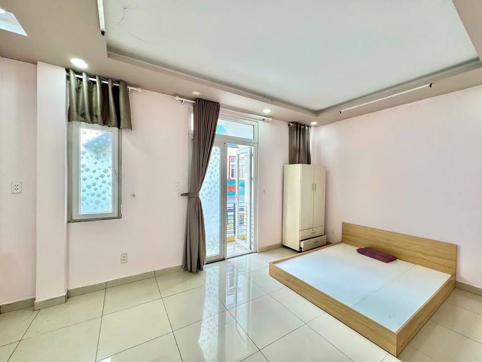 Phòng trọ cho thuê tại Tống Văn Hên, Tân Bình - Ban công thoáng mát, đầy đủ nội thất
