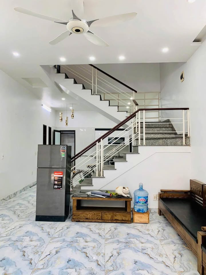 Nhà cho thuê Trại Lê 3 tầng 4 phòng ngủ - Ô tô đỗ cửa, giá 6 triệu!