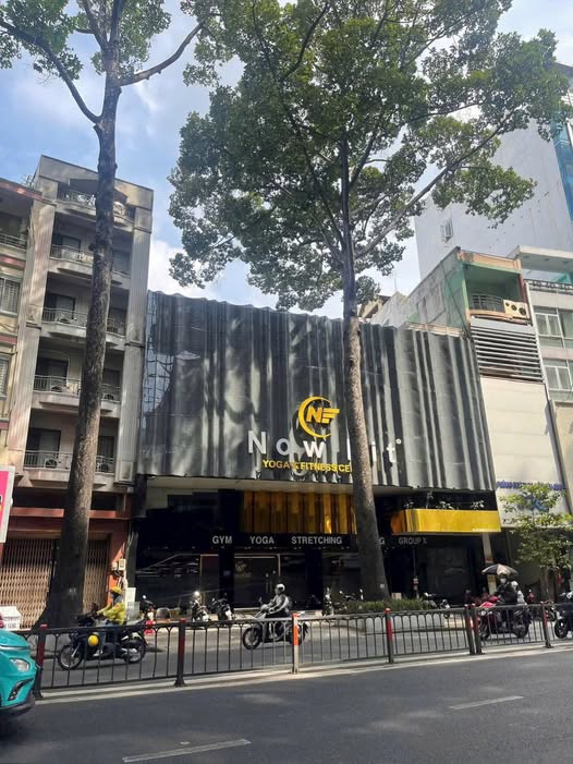 Bán FrontHouse mặt tiền đường 3/2, quận 10 - Diện tích 499m², chỉ 300 tỷ!