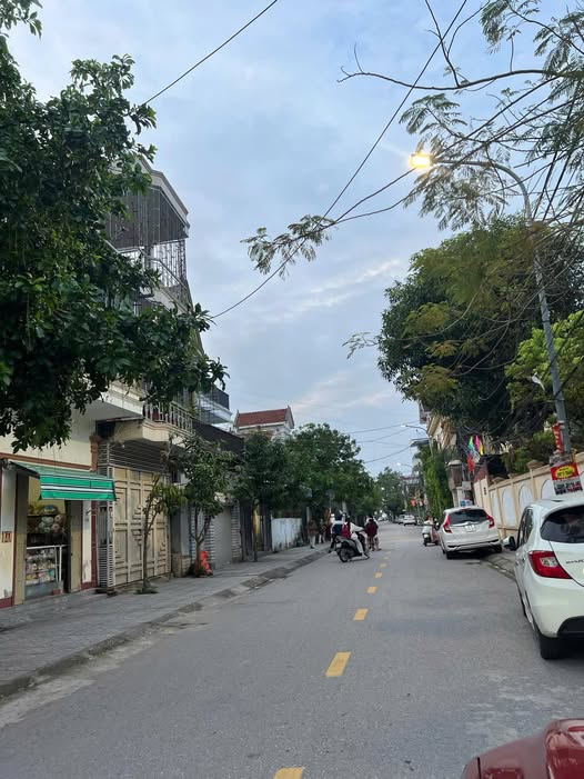 Nhà cho thuê 2 tầng mặt đường Hà Huy Tập, 94m² giá 8 triệu/tháng - Kinh doanh thuận lợi!