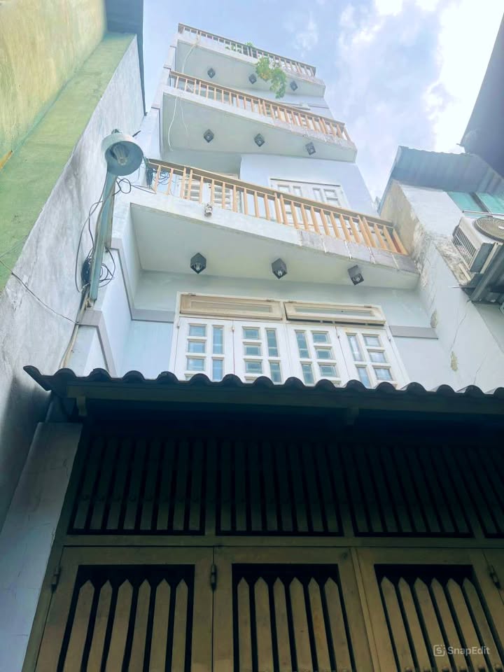 Nhà 5 tầng quận 4 65m² giá 2.7 tỷ - Hẻm 1 sẹc gần MT Đoàn Văn Bơ!