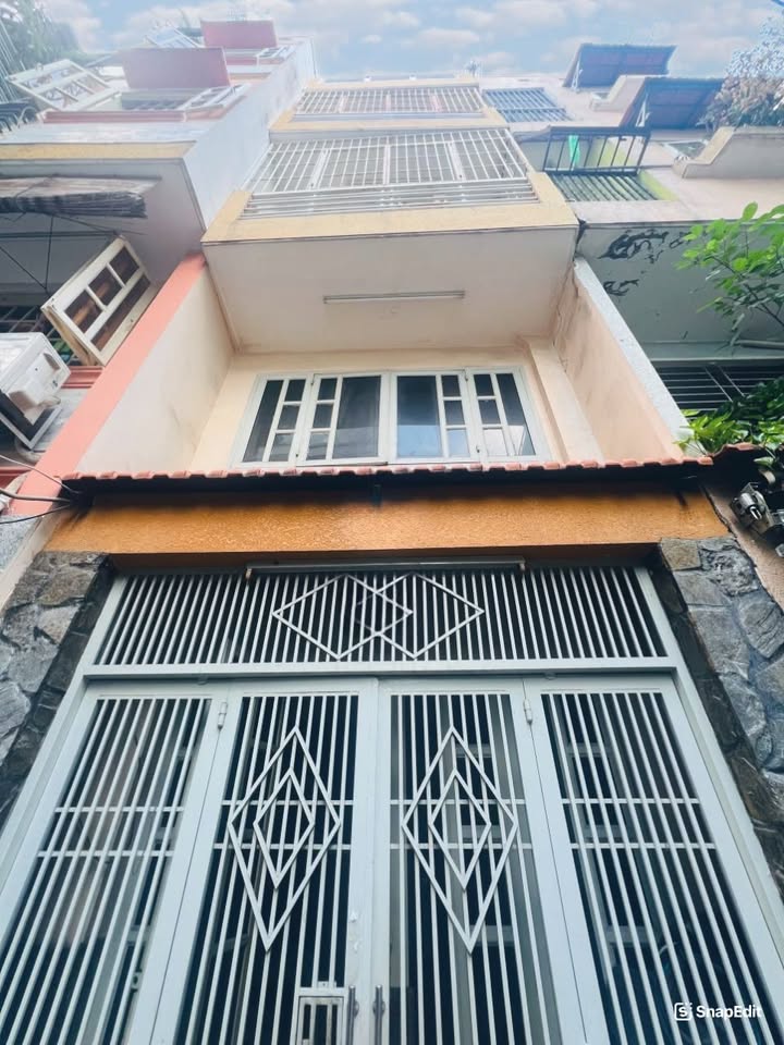 Nhà 5 tầng hẻm 4m5 đường Hoàng Diệu, Quận 4 chỉ 4 tỷ - Siêu hiếm, pháp lý sạch!