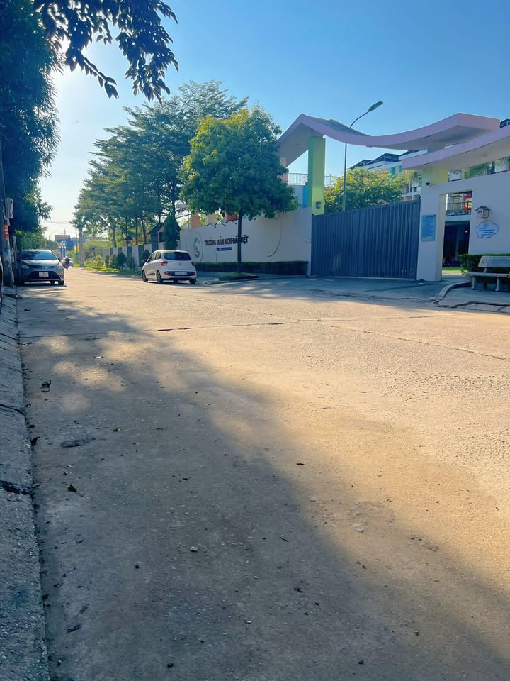 Đất nền Dữu Lâu Việt Trì 200m² - Mặt tiền 10m, vị trí đắc địa!