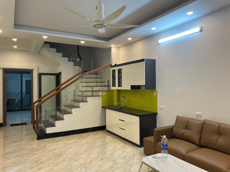 Nhà cho thuê 2 tầng Đỗ Xuân Hợp 60m² - Full nội thất cao cấp, kinh doanh online thuận lợi!