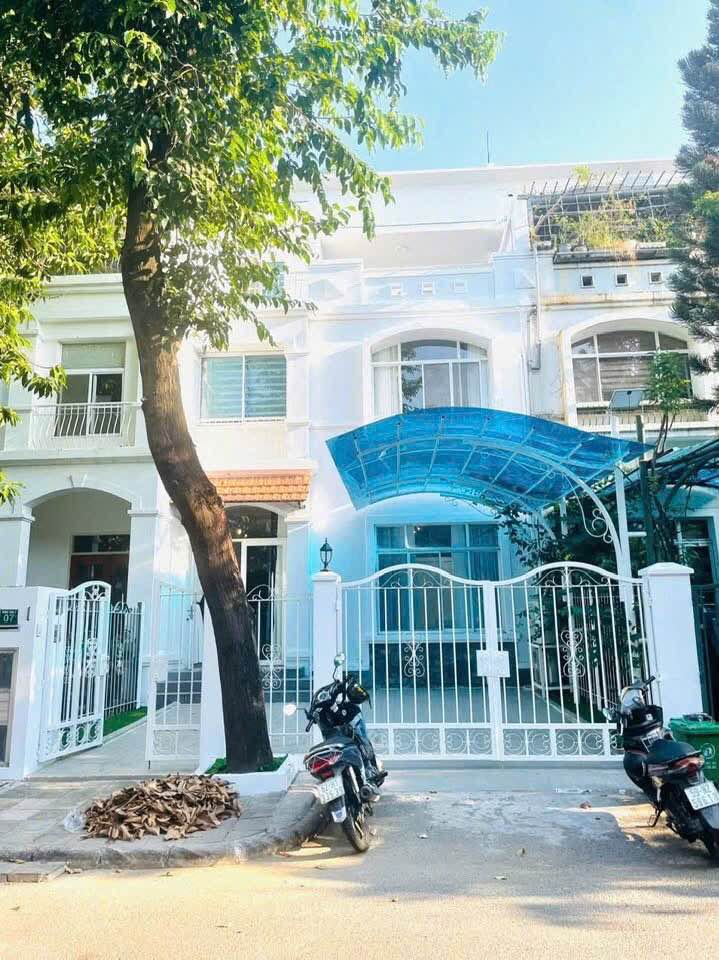 Biệt thự khu Compound Hưng Thái, Quận 7, 126m² giá 35.8 tỷ - An ninh 24/7, dân trí cao!
