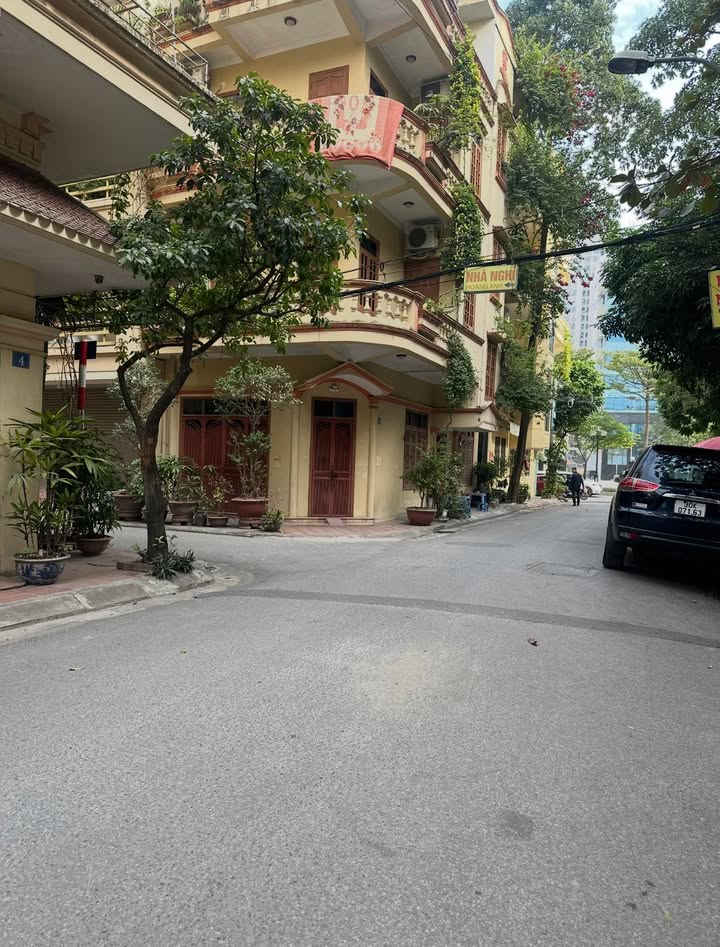 Nhà mặt phố Hoàng Quốc Việt 60m² giá 23.1 tỷ - Vị trí kinh doanh sầm uất!