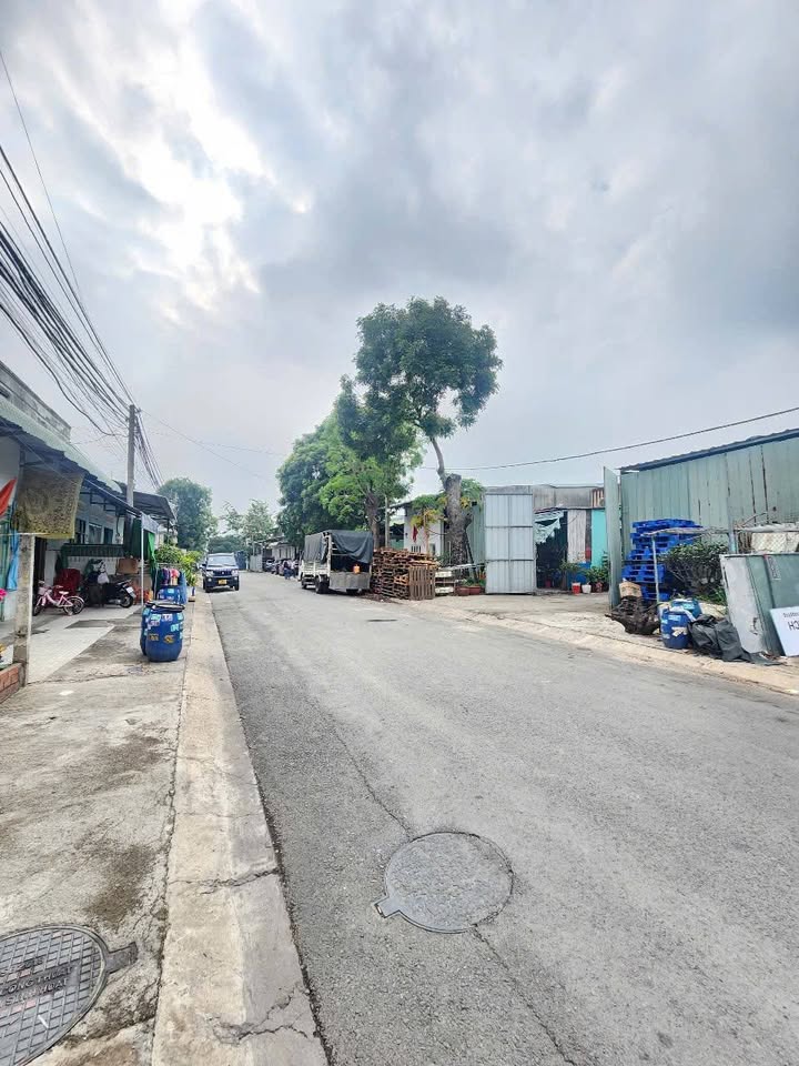 Bán căn hộ dịch vụ KDC Đông An, Dĩ An 300m² giá 8.8 tỷ - Sổ hồng hoàn công!