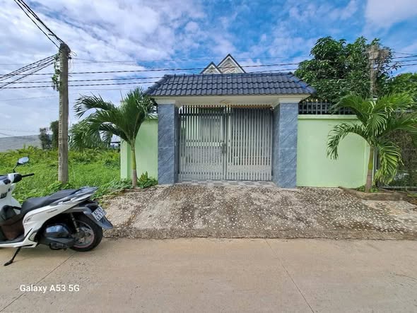 Đất và quán cafe bida 974m² tại Thạnh Đức, Bến Lức - Giá chỉ 5,2 tỷ VND!