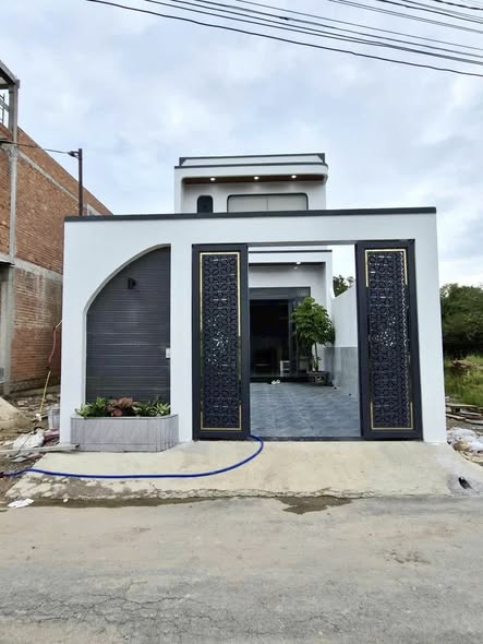 Nhà mặt tiền ấp Mới 1, Mỹ Hạnh Nam, 127m² giá 2.85 tỷ - Sổ hồng chính chủ, dọn vào ở ngay!