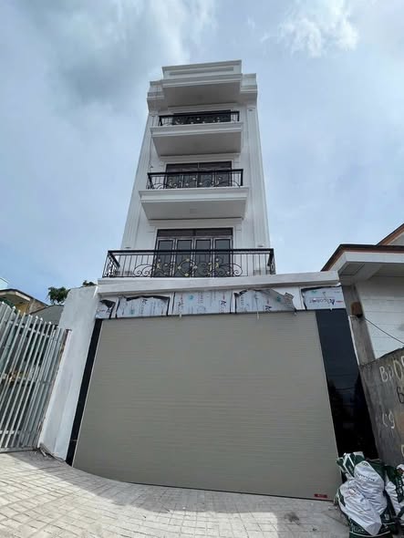 Nhà 4 tầng Hạ Long 135m² giá 4 tỷ - Hướng Nam view biển tuyệt đẹp!