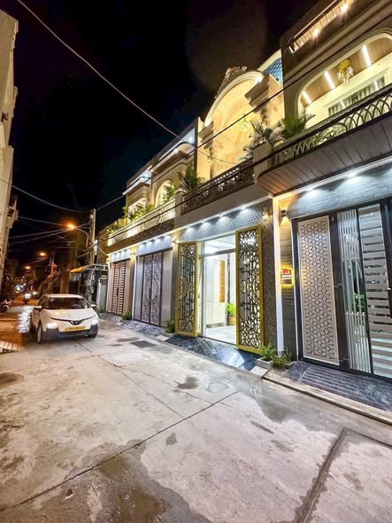 Nhà trệt lầu mới xây 83m² giá 4.28 tỷ - Ô tô vào tận nhà, full nội thất sang trọng!