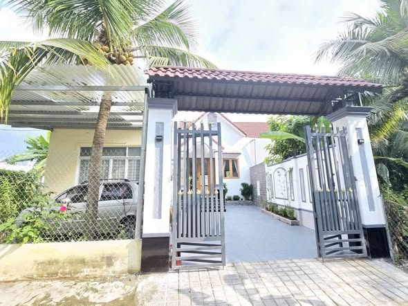 Nhà sân vườn Phú Nhuận 142m² giá 1.7 tỷ - Không gian sống lý tưởng!