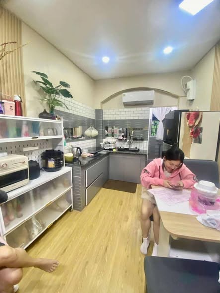 Nhà 2 Tầng Mặt Tiền Hẻm Đường Hà Chương - 2.3 Tỷ - Sẵn Sàng Vào Ở Ngay!