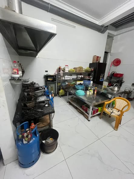 Nhà phố mặt tiền Lê Hoàn 90m² giá 31 tỷ - Đầu tư sinh lời đỉnh cao!