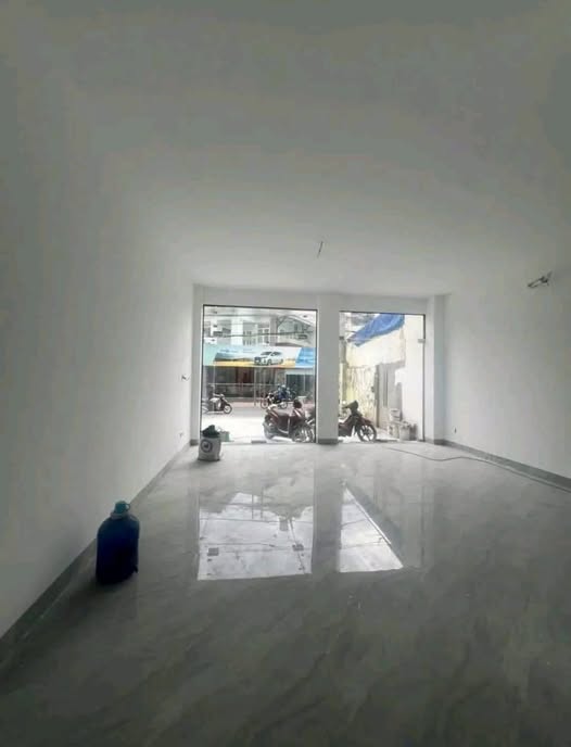 Nhà cho thuê đường Hoàng Văn Thụ, Quy Nhơn 80m² - Không gian thoáng đãng, thích hợp kinh doanh!