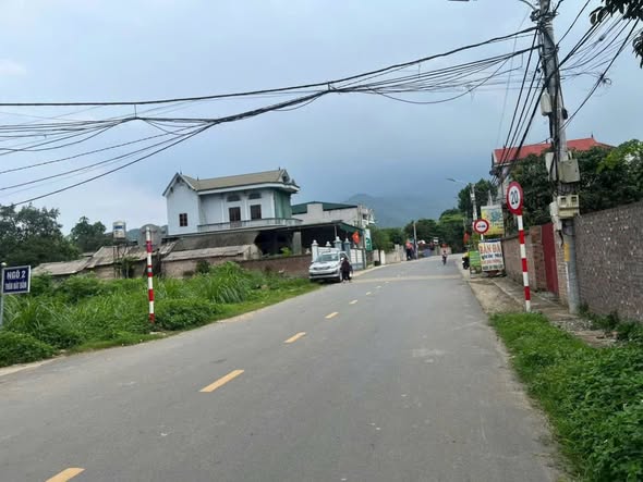 Đất mặt tiền Trục Chính Khu Du lịch Ao Vua, Ba Vì 220m² giá chỉ 2 tỷ - Cơ hội đầu tư sinh lời!