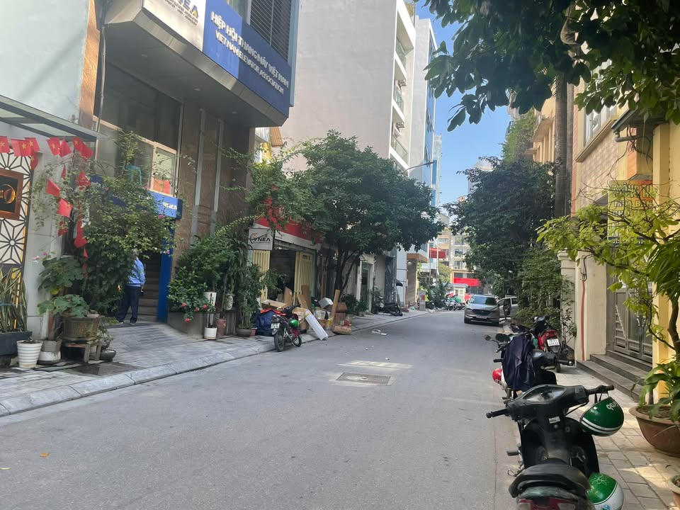 Nhà riêng Xuân La 48m² giá 12.5 tỷ - Kiến trúc hiện đại, thoáng đãng!