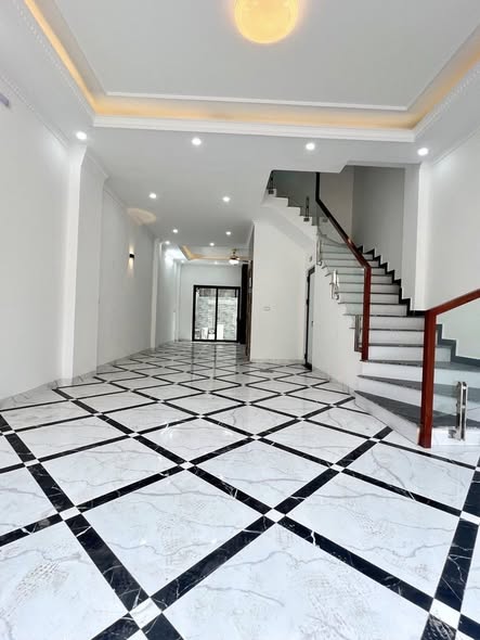 Nhà mặt đường Vĩnh Quỳnh 90m² giá thỏa thuận - Kinh doanh sầm uất, thang máy tiện lợi!