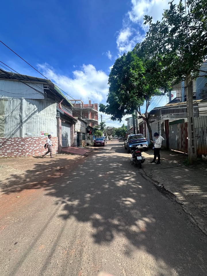 Nhà riêng Đặng Văn Ngữ, Buôn Ma Thuột 100m² giá chỉ 1.85 tỷ - Sổ đỏ chính chủ!