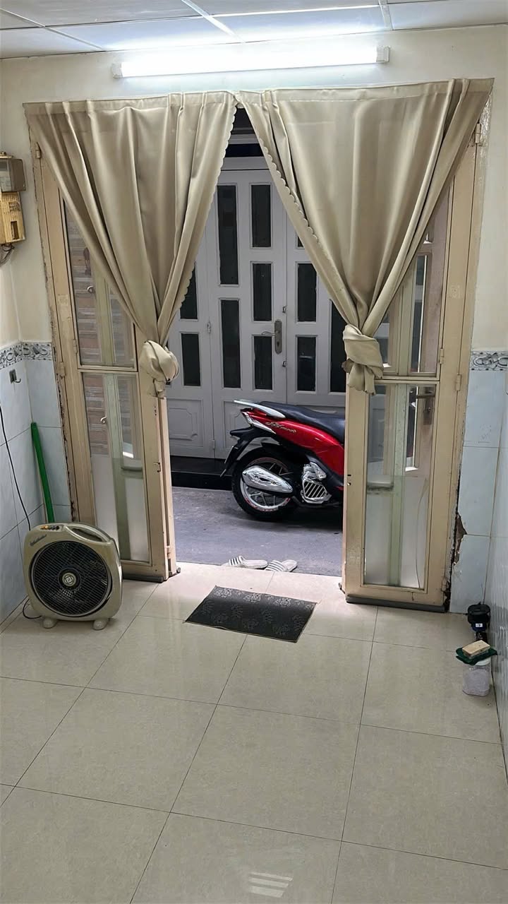 Nhà phố Trần Hưng Đạo, Q1, 18m² giá 3.1 tỷ - Cơ hội đầu tư hiếm có!