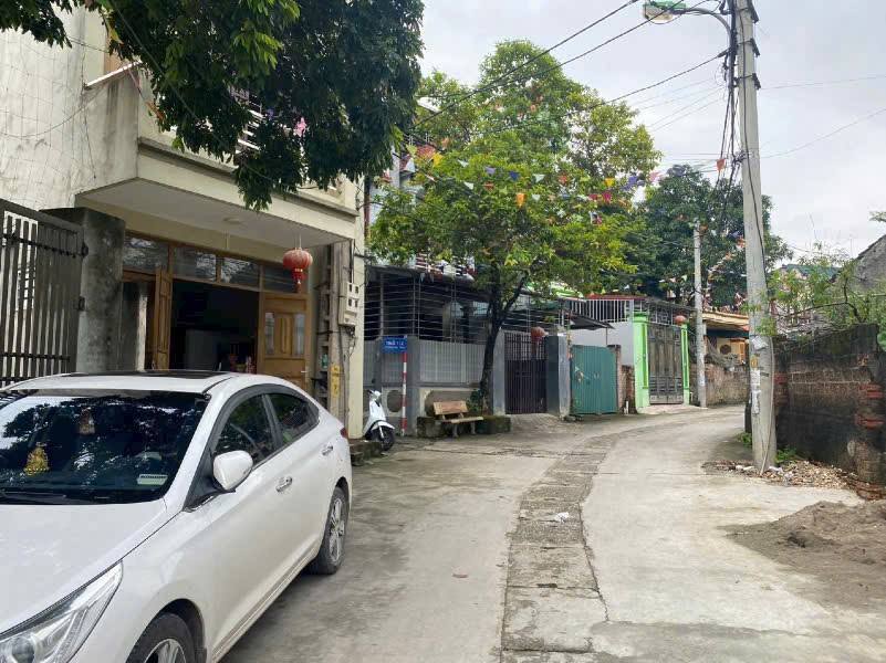 Đất ở Phường Sơn Tây 75.8m² giá 3 tỷ - Lô góc, tiện ích đầy đủ!