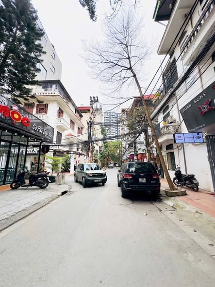 Nhà đẹp ngõ 814 Đường Láng, 40m² giá 7.5 tỷ - Full nội thất, ở ngay!