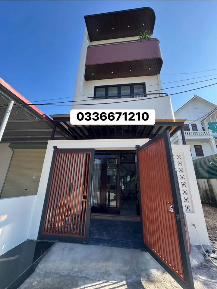 Nhà 3 Tầng Mặt Đường Nguyễn Phong Sắc 72m² Giá 5 Tỷ - Kinh Doanh Sầm Uất!