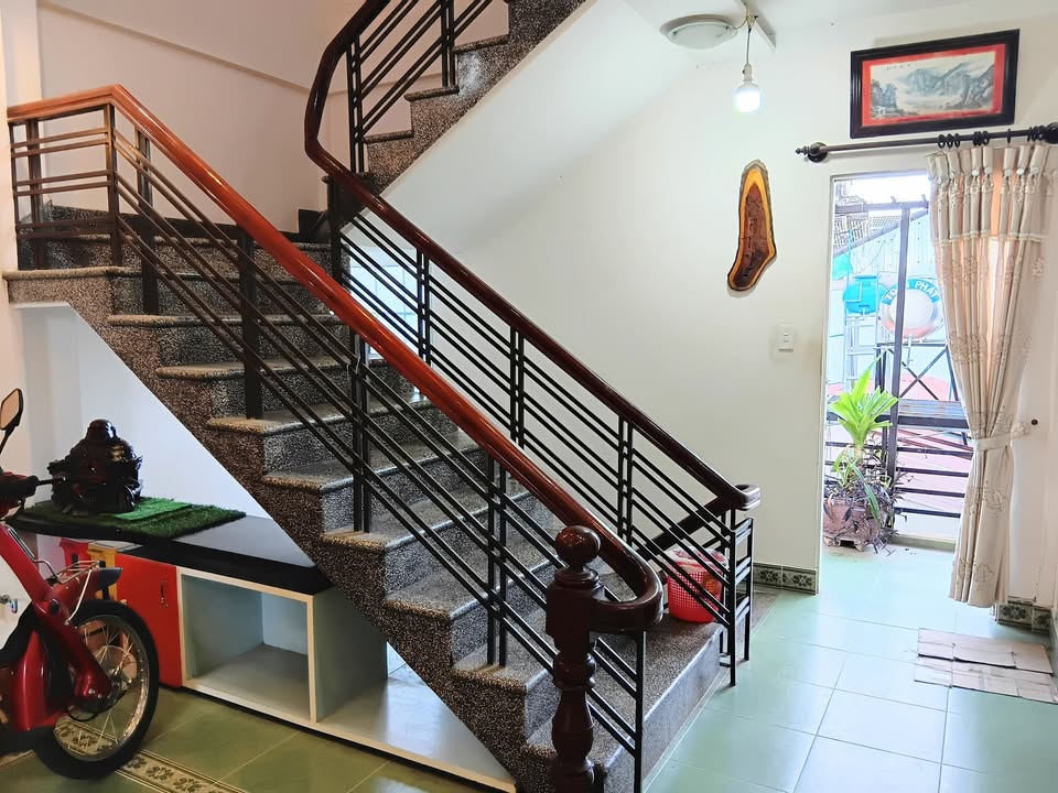 Cho thuê nhà nguyên căn 7 phòng ngủ đường Phan Đình Phùng - Đà Lạt chỉ 17 triệu/tháng!