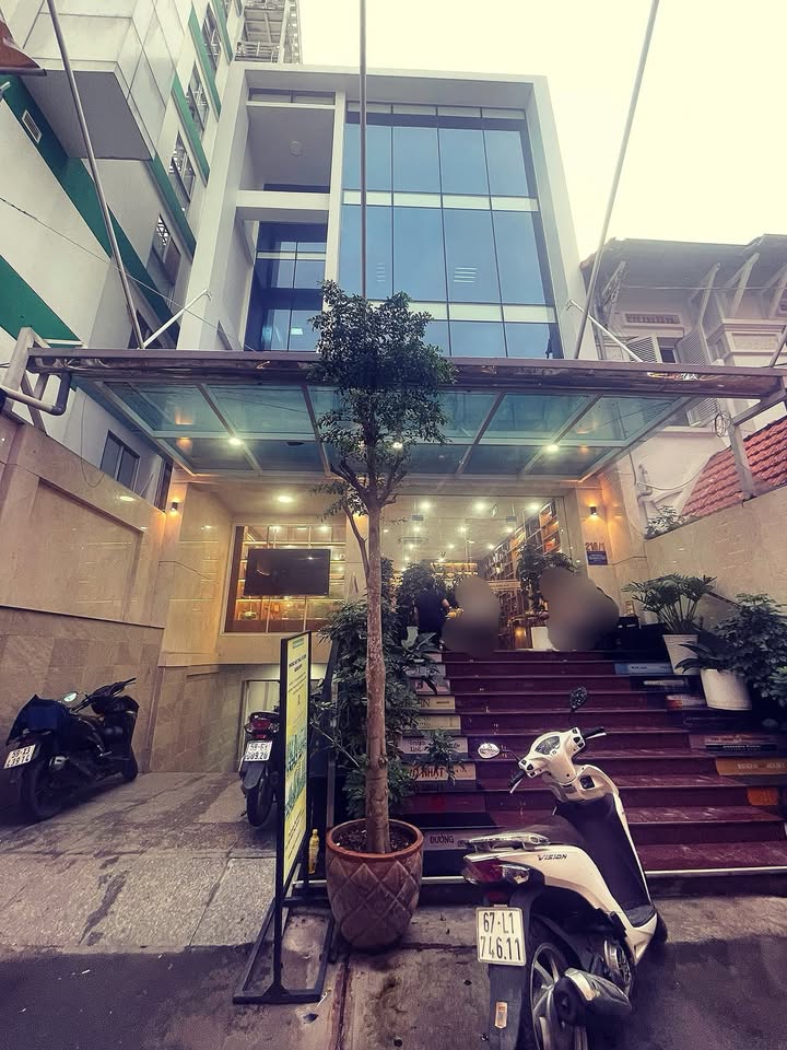 Tòa nhà cho thuê đường Điện Biên Phủ, quận 3, diện tích 200m² - Thang máy tiện nghi!