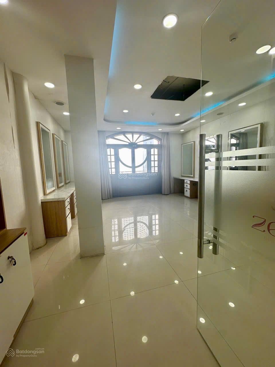 Cho thuê căn góc 3 mặt tiền đường Nguyễn Thiện Thuật 100m² - Vị trí đắc địa, kinh doanh thuận lợi!