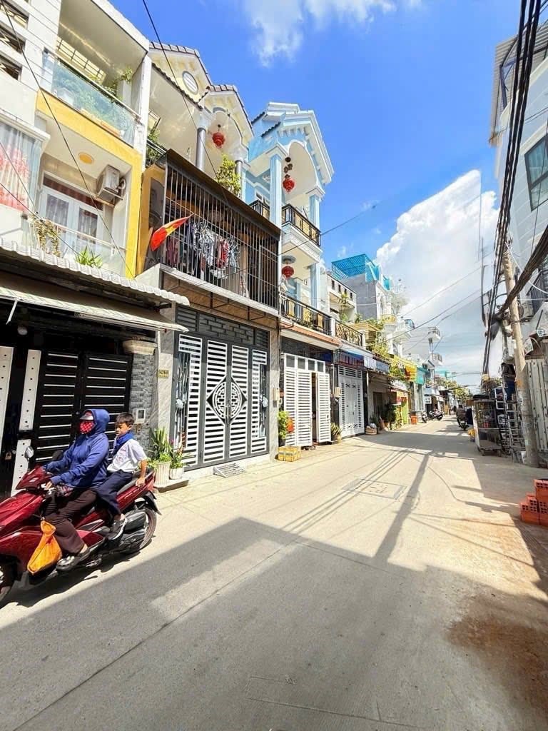 Nhà mặt tiền kinh doanh hẻm xe hơi 1sẹc đường Huỳnh Tấn Phát 52m² giá 6.5 tỷ - Cơ hội đầu tư tuyệt vời!